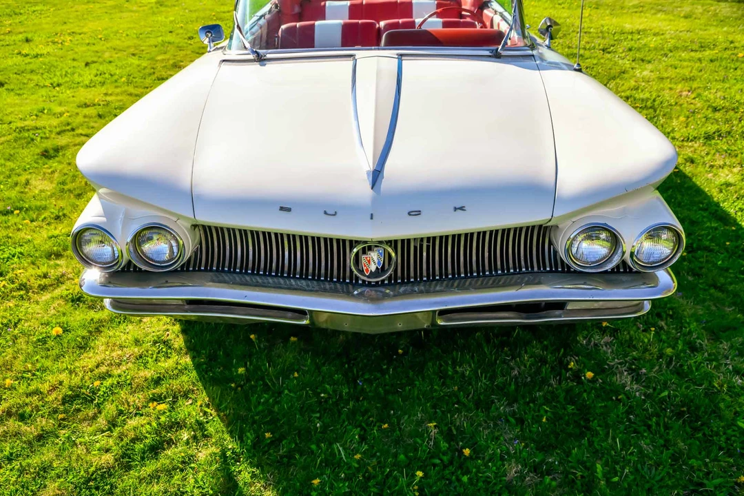 1960 Buick LeSabre - Image 24 of 31