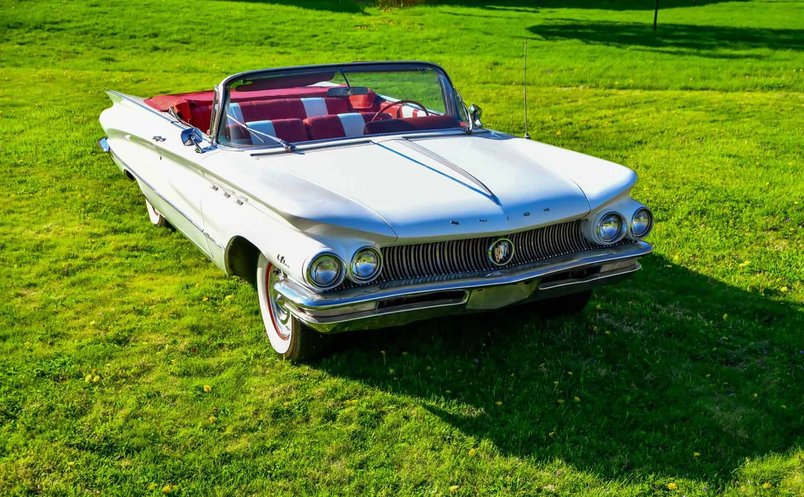 1960 Buick LeSabre - Image 3 of 31