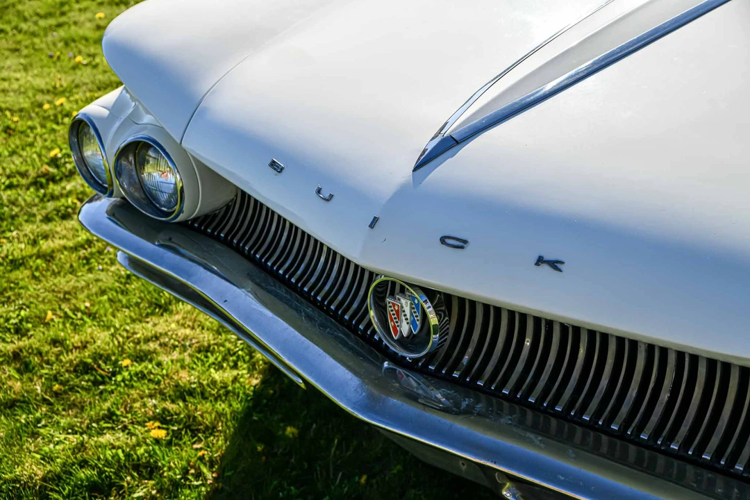 1960 Buick LeSabre - Image 25 of 31