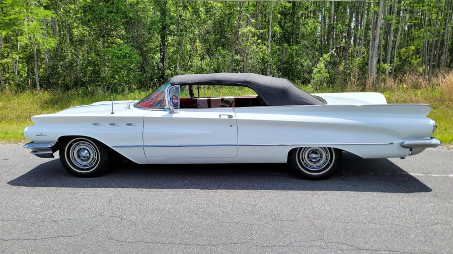 1960 Buick LeSabre - Image 20 of 31