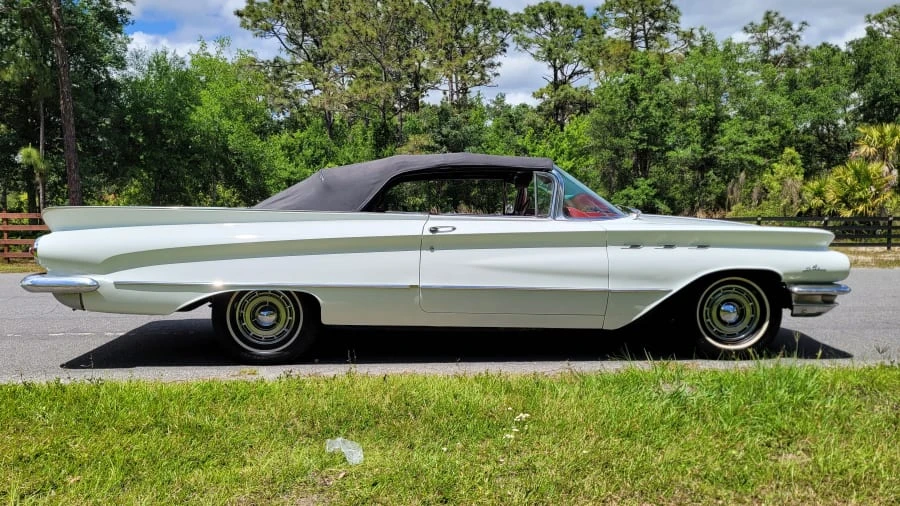 1960 Buick LeSabre - Image 21 of 31