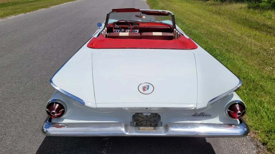 1960 Buick LeSabre - Image 25 of 31