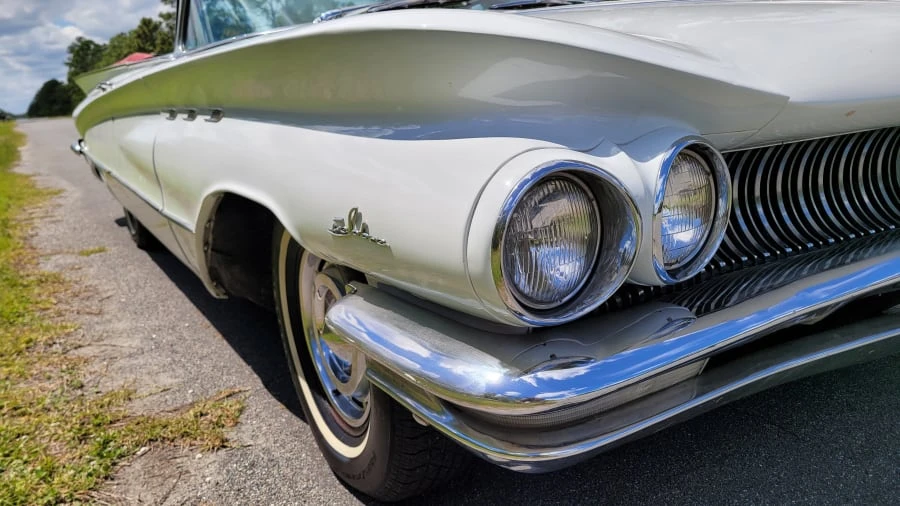1960 Buick LeSabre - Image 27 of 31