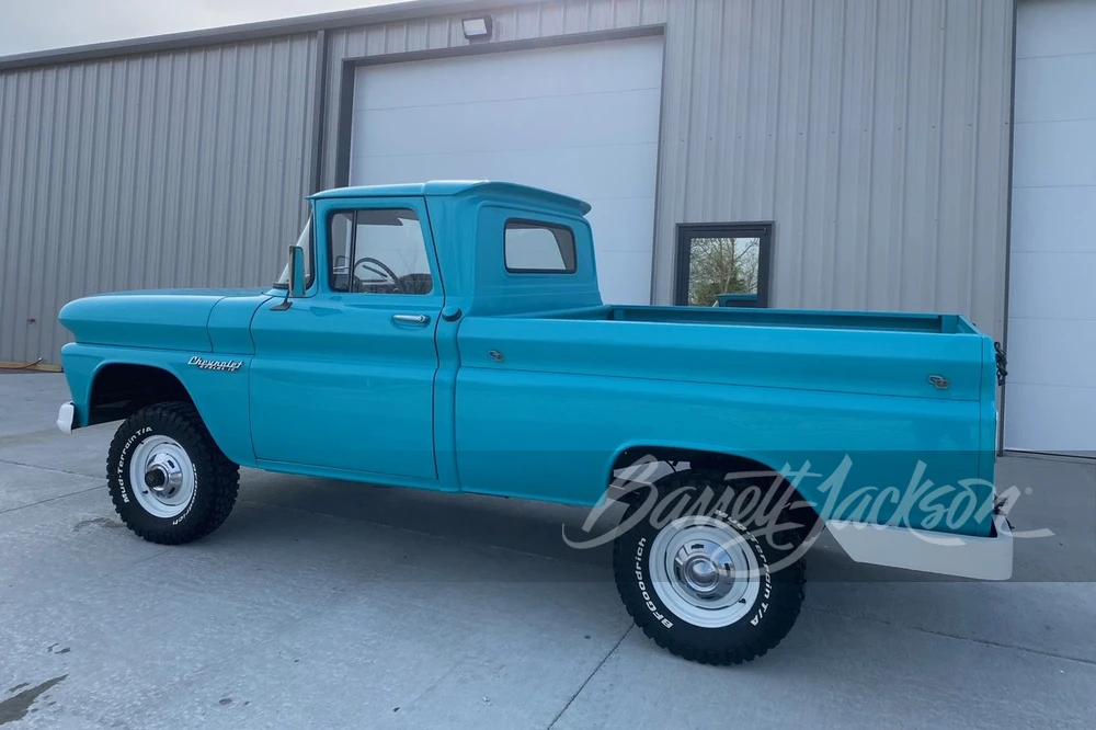 1960 Chevrolet Task Force - Image 14 of 17