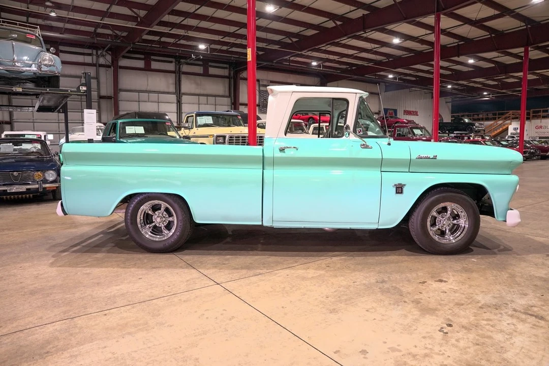 1960 Chevrolet Task Force - Image 10 of 31