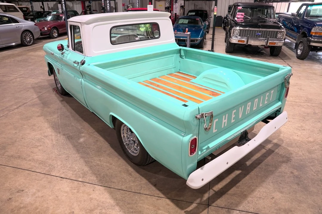 1960 Chevrolet Task Force - Image 16 of 31