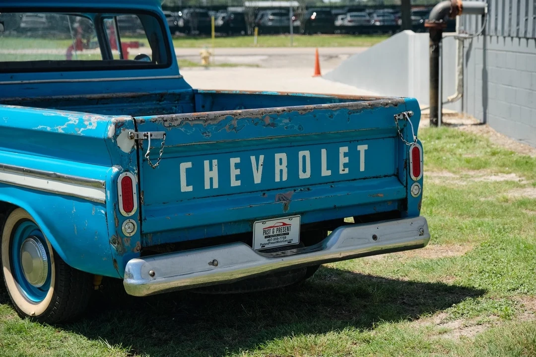 1960 Chevrolet Task Force - Image 18 of 21