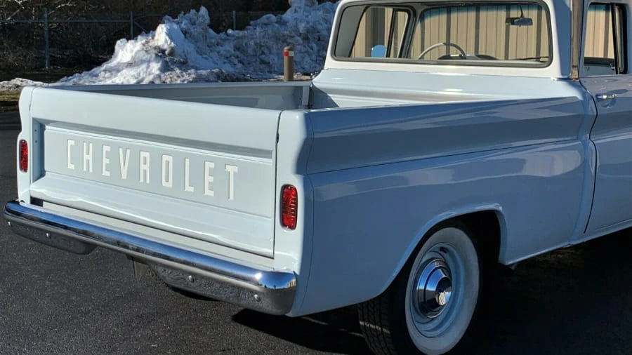 1960 Chevrolet Task Force - Image 16 of 17