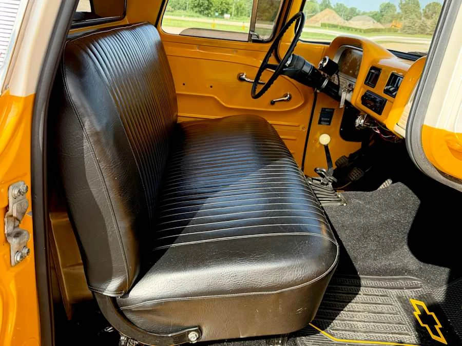 1960 Chevrolet Task Force - Image 25 of 31