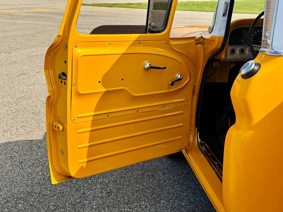 1960 Chevrolet Task Force - Image 21 of 31