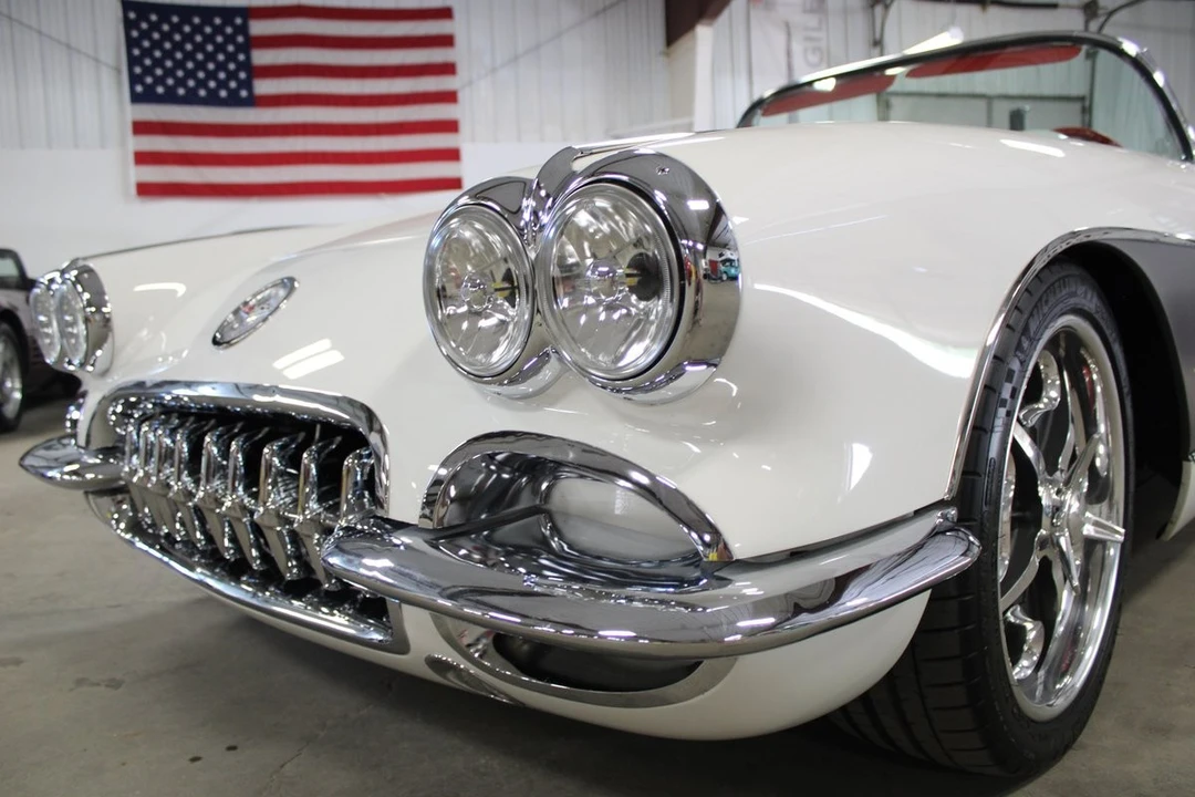 1960 Chevrolet Corvette - Image 10 of 31