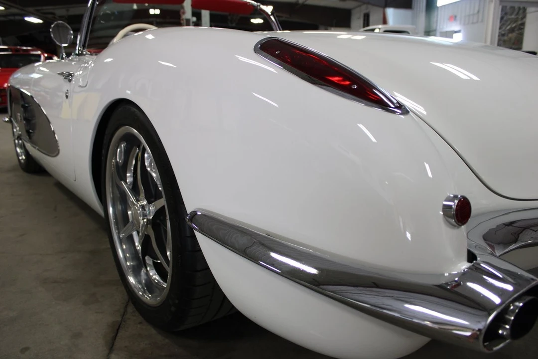 1960 Chevrolet Corvette - Image 14 of 31