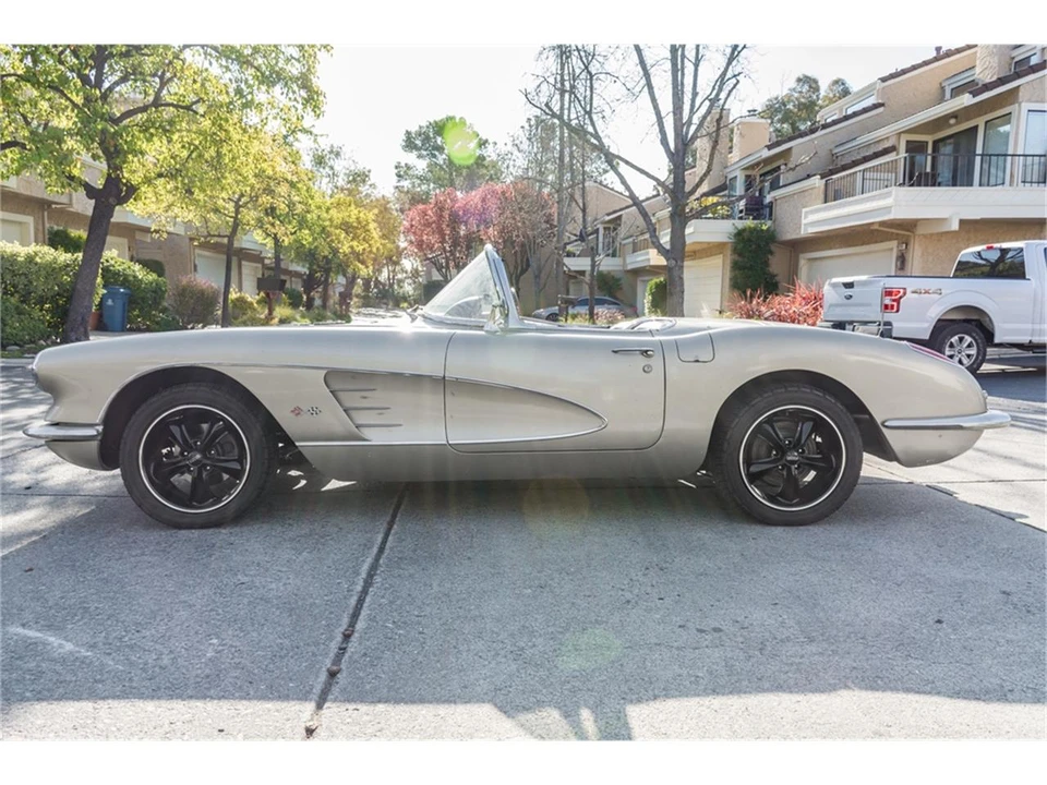 1960 Chevrolet Corvette C1 - Image 2 of 31