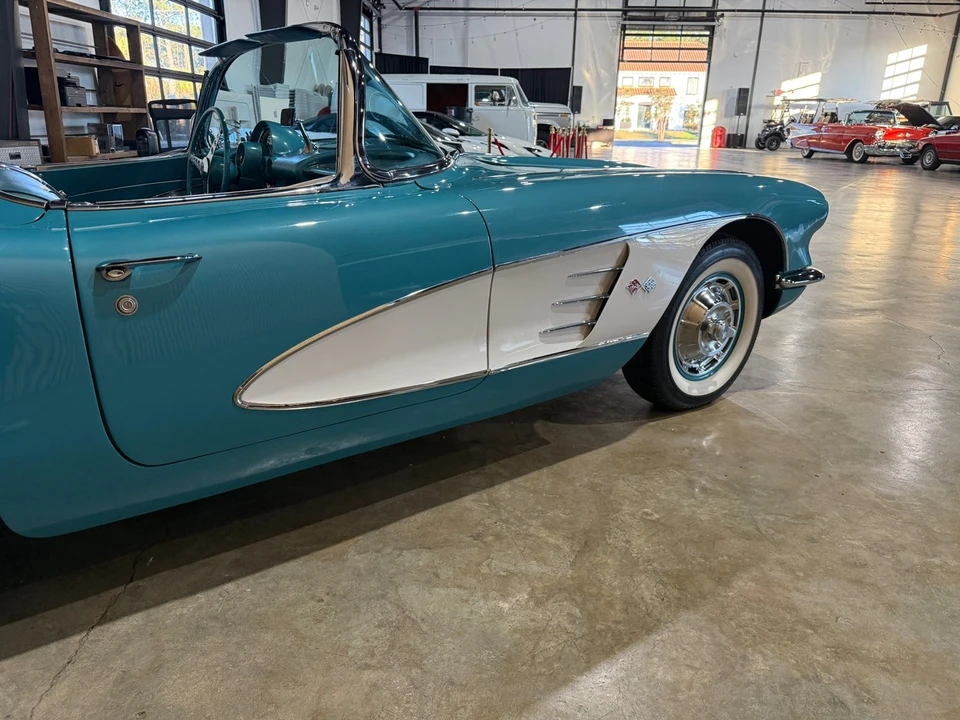 1960 Chevrolet Corvette C1 - Image 18 of 21