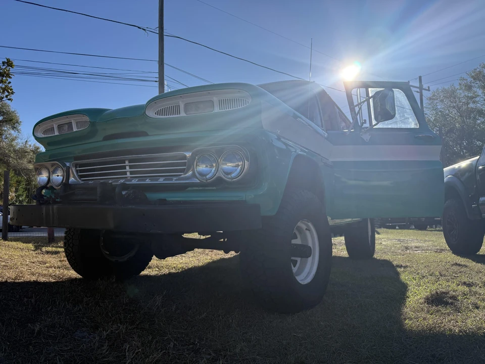 1960 Chevrolet Suburban 3rd Gen - Image 19 of 31
