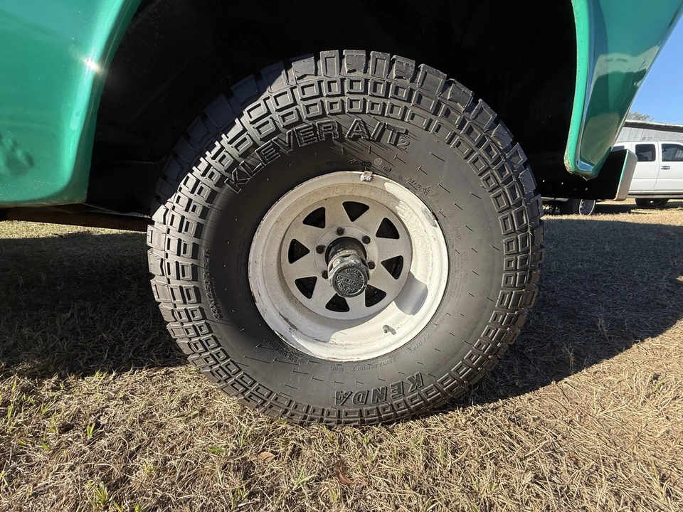 1960 Chevrolet Suburban 3rd Gen - Image 23 of 31