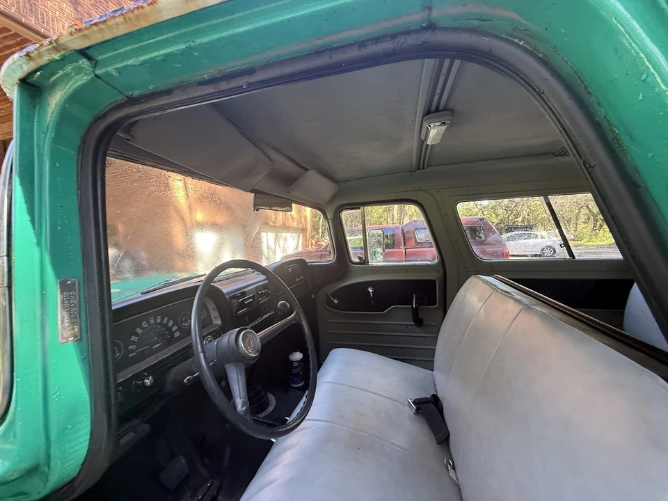 1960 Chevrolet Suburban 3rd Gen - Image 27 of 31