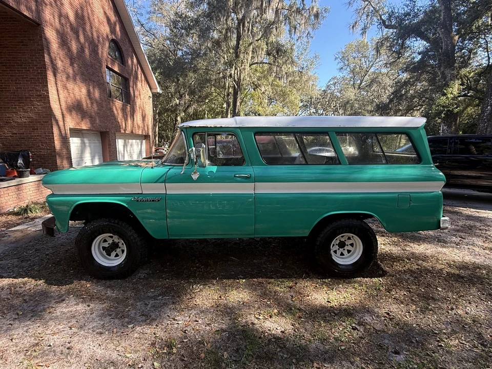 1960 Chevrolet Suburban 3rd Gen - Image 8 of 31