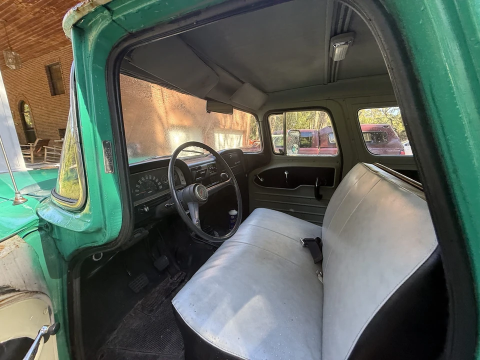 1960 Chevrolet Suburban 3rd Gen - Image 25 of 31