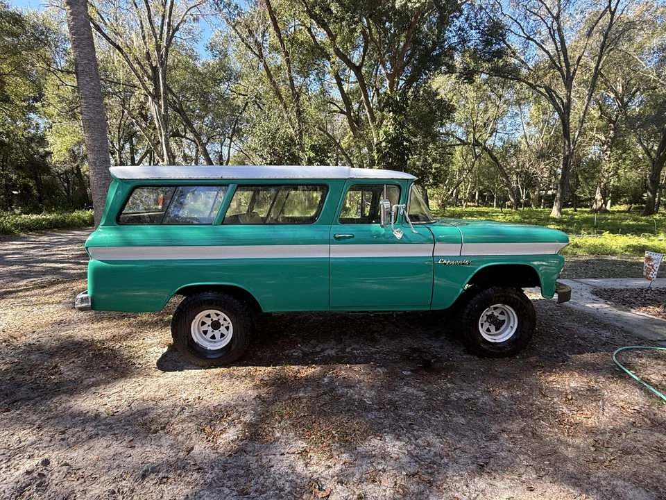 1960 Chevrolet Suburban 3rd Gen - Image 14 of 31