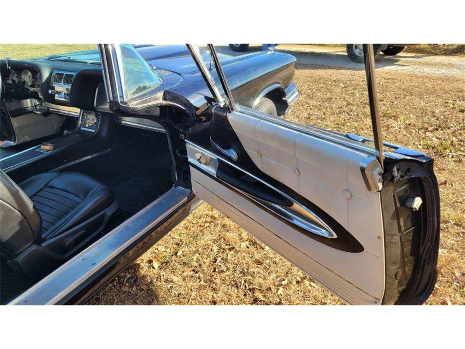 1960 Ford Thunderbird 2nd Gen - Image 18 of 31