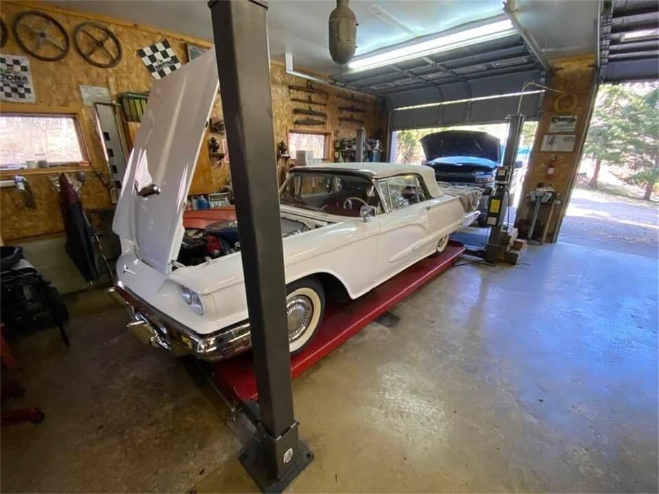 1960 Ford Thunderbird 2nd Gen - Image 25 of 26
