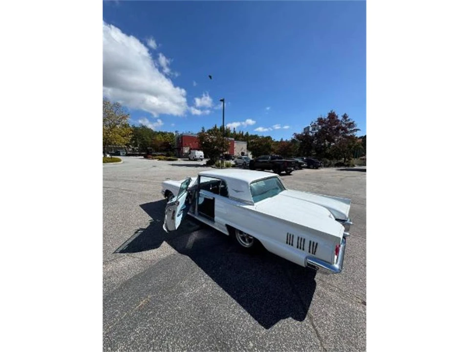 1960 Ford Thunderbird 2nd Gen - Image 2 of 3