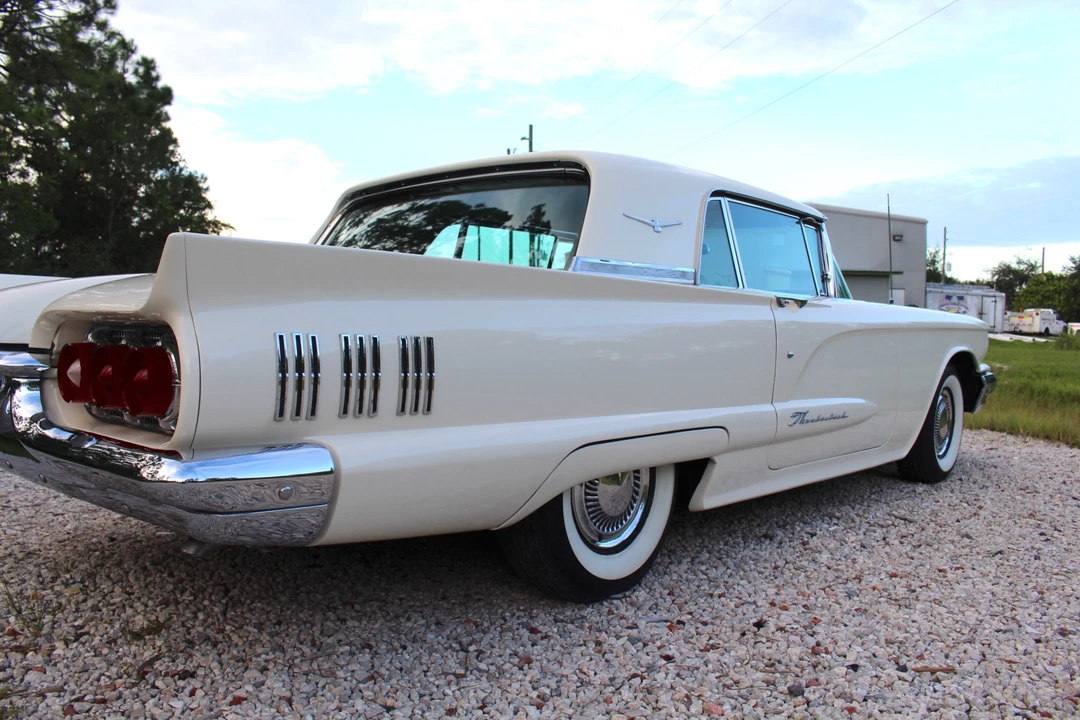 1960 Ford Thunderbird 2nd Gen - Image 12 of 31