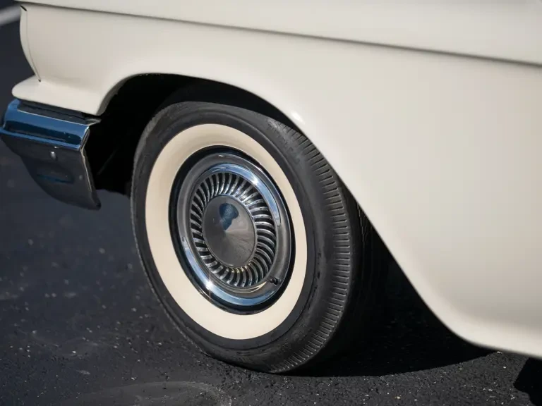 1960 Ford Thunderbird 2nd Gen - Image 10 of 28