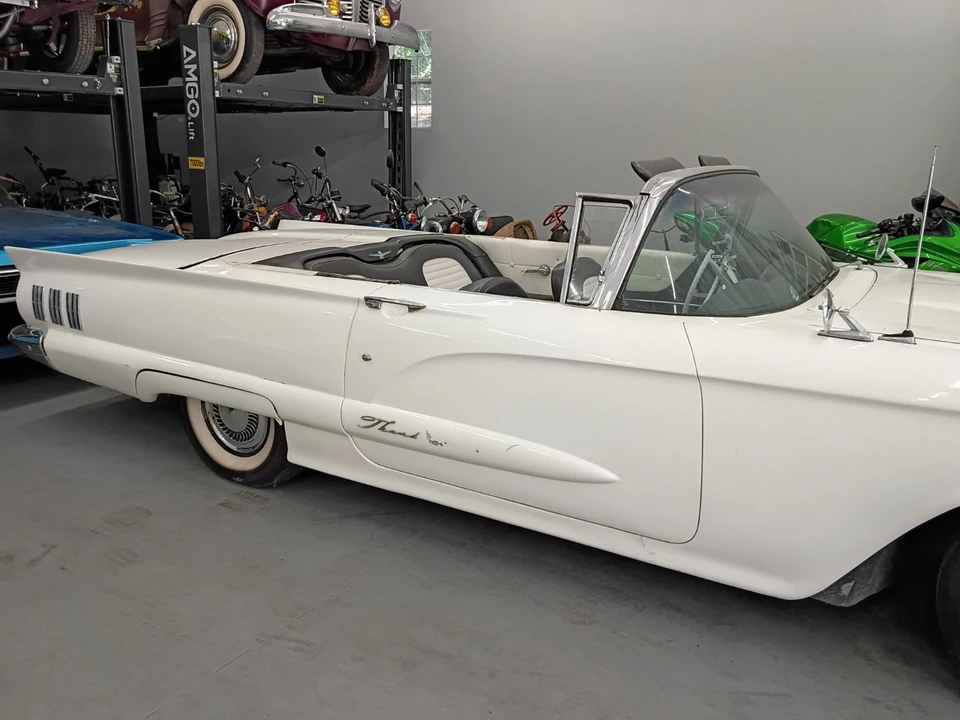 1960 Ford Thunderbird 2nd Gen - Image 17 of 20