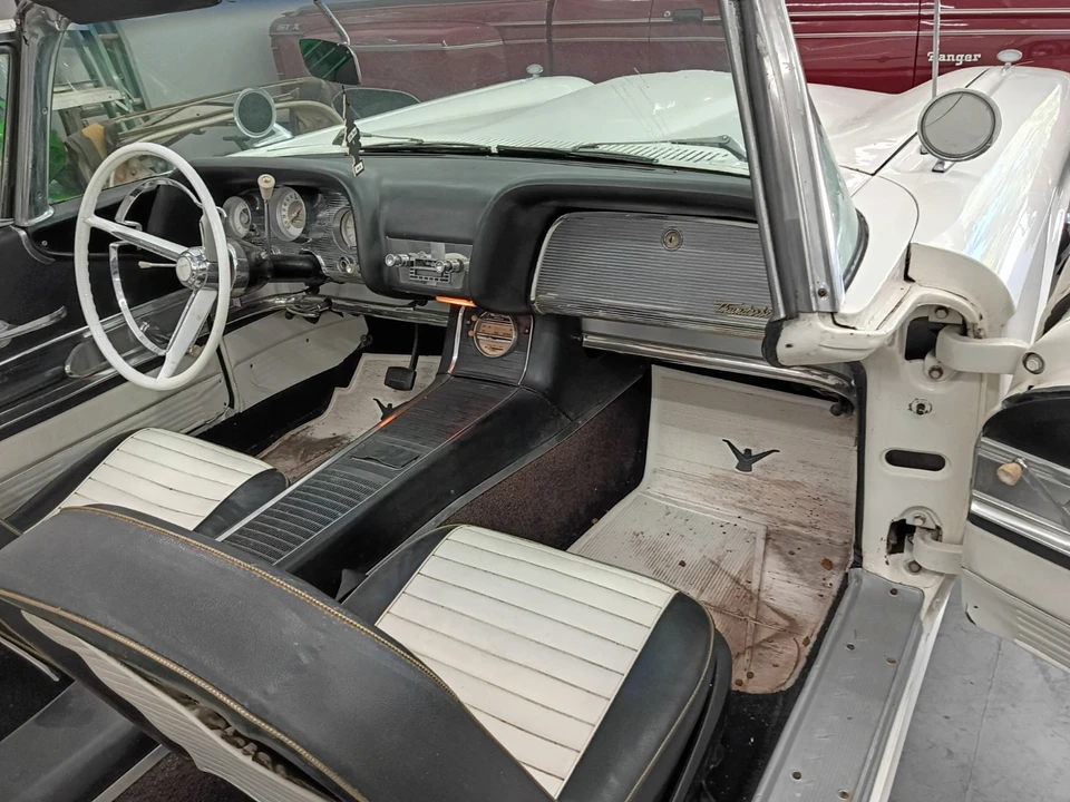 1960 Ford Thunderbird 2nd Gen - Image 12 of 20