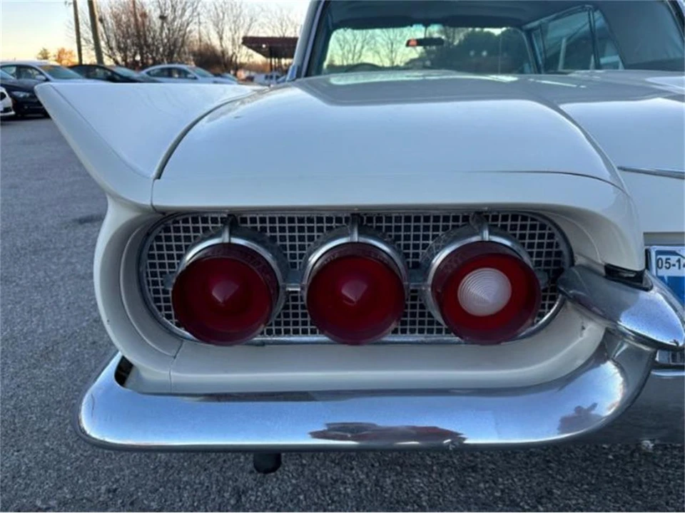 1960 Ford Thunderbird 2nd Gen - Image 29 of 30