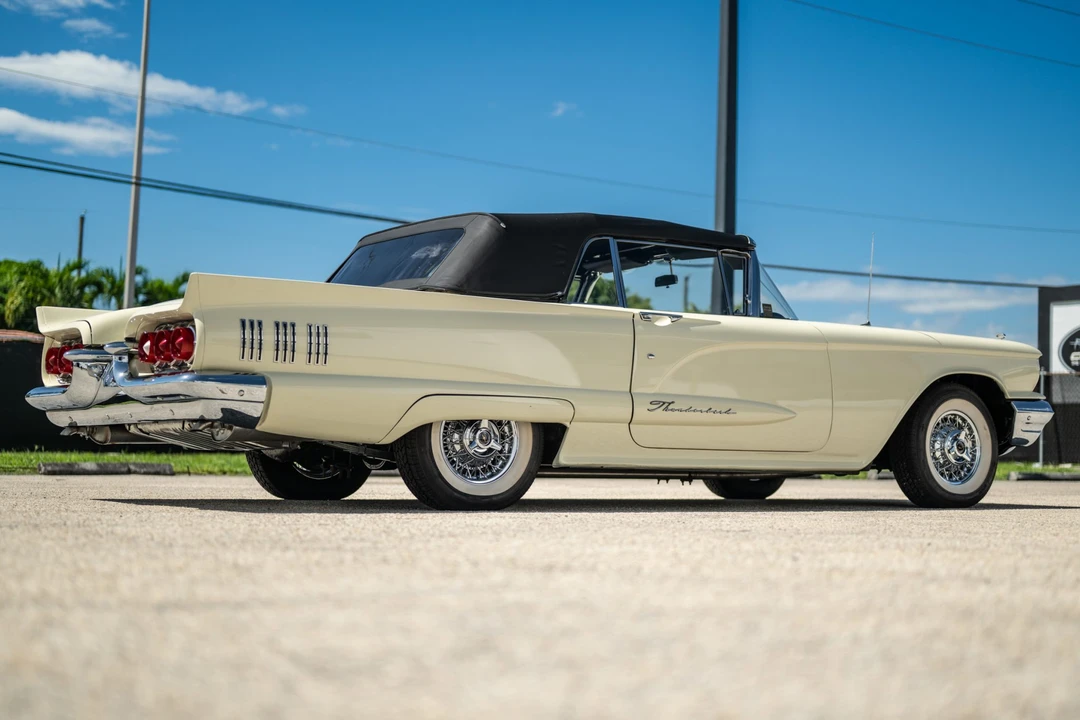 1960 Ford Thunderbird 2nd Gen - Image 25 of 31