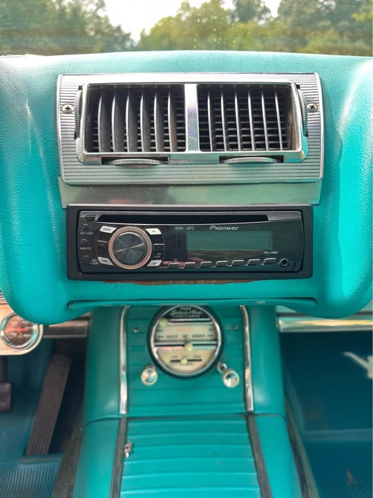 1960 Ford Thunderbird 2nd Gen - Image 11 of 14