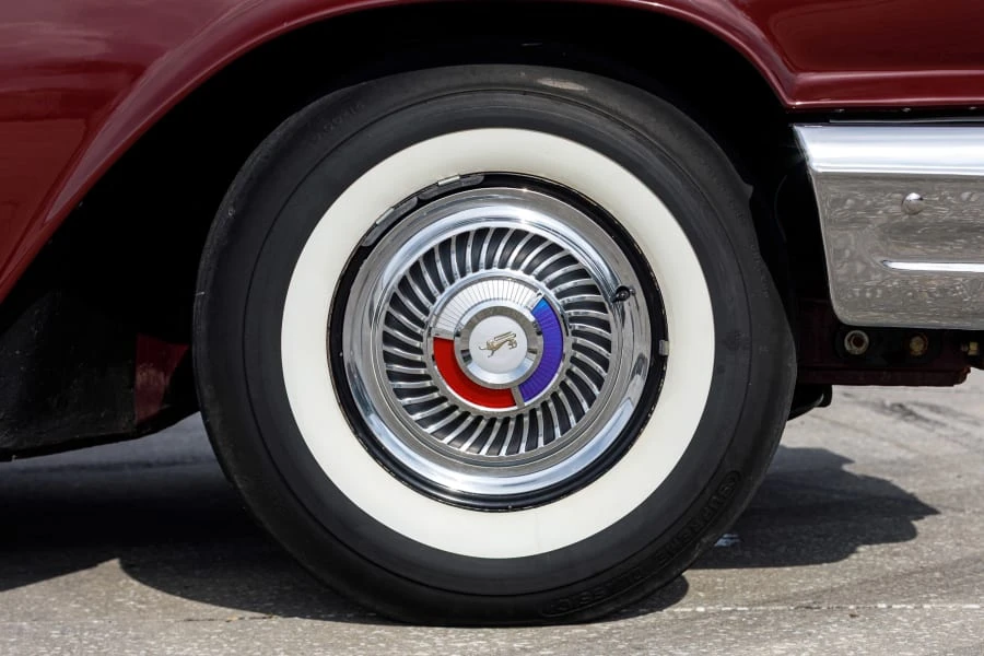 1960 Ford Thunderbird 2nd Gen - Image 13 of 31