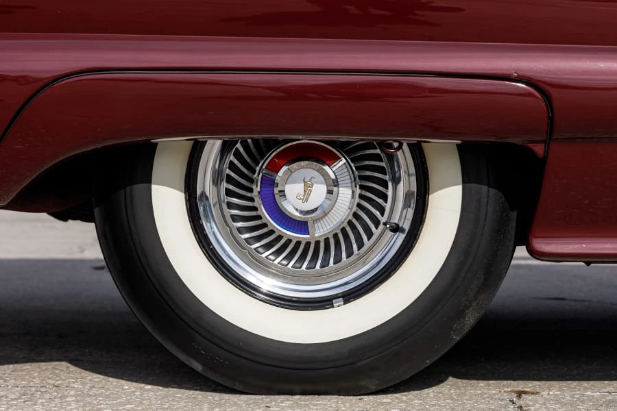 1960 Ford Thunderbird 2nd Gen - Image 17 of 31