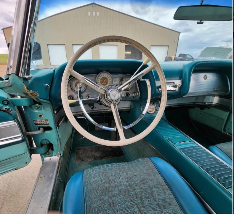 1960 Ford Thunderbird 2nd Gen - Image 11 of 13