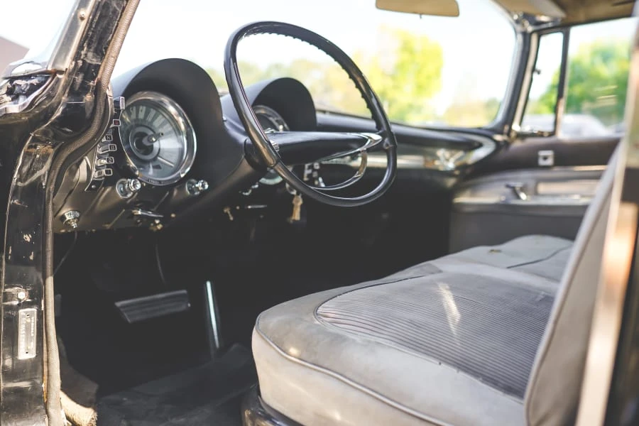 1960 Imperial Crown - Image 3 of 31