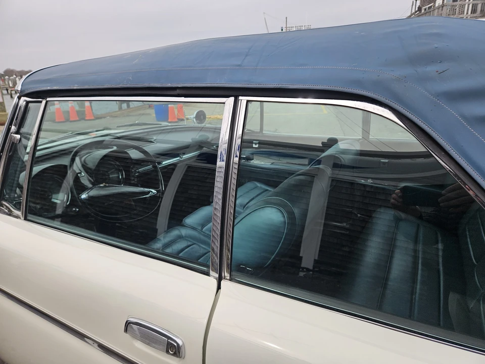 1960 Chrysler Imperial 2nd Gen - Image 29 of 31