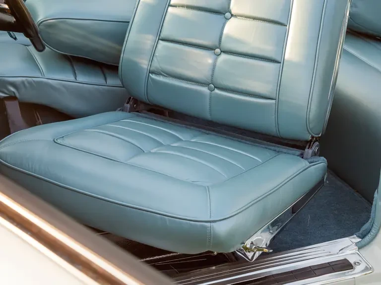 1960 Chrysler Imperial 2nd Gen - Image 17 of 18