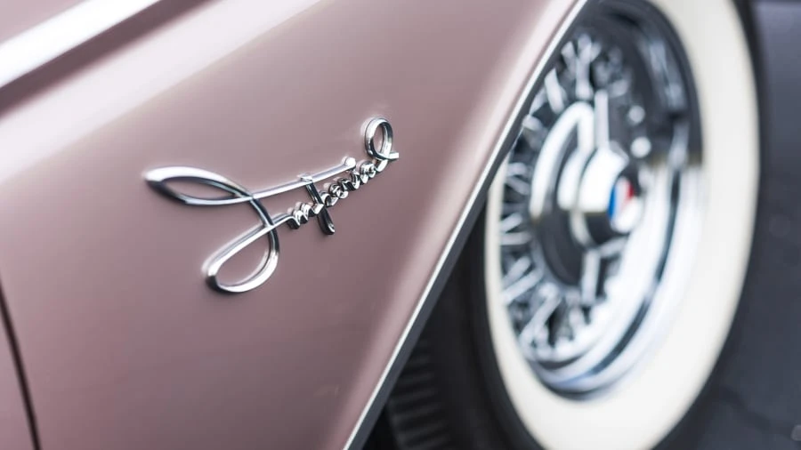 1960 Chrysler Imperial 2nd Gen - Image 9 of 12