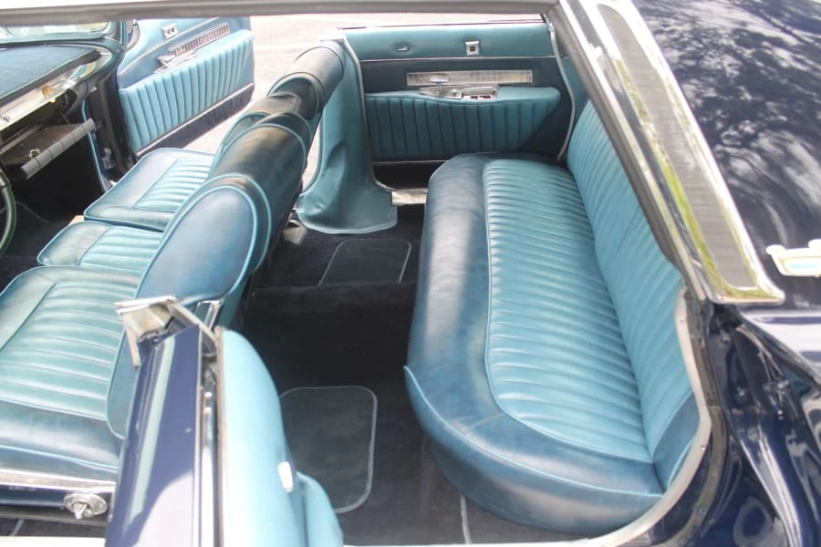 1960 Imperial LeBaron - Image 5 of 23