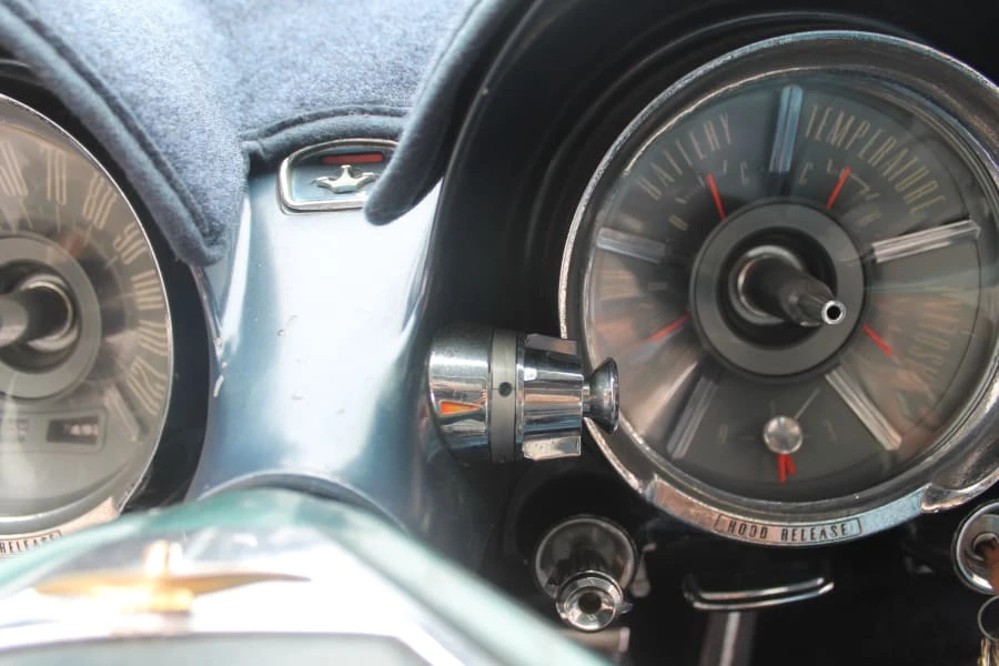 1960 Imperial LeBaron - Image 9 of 23