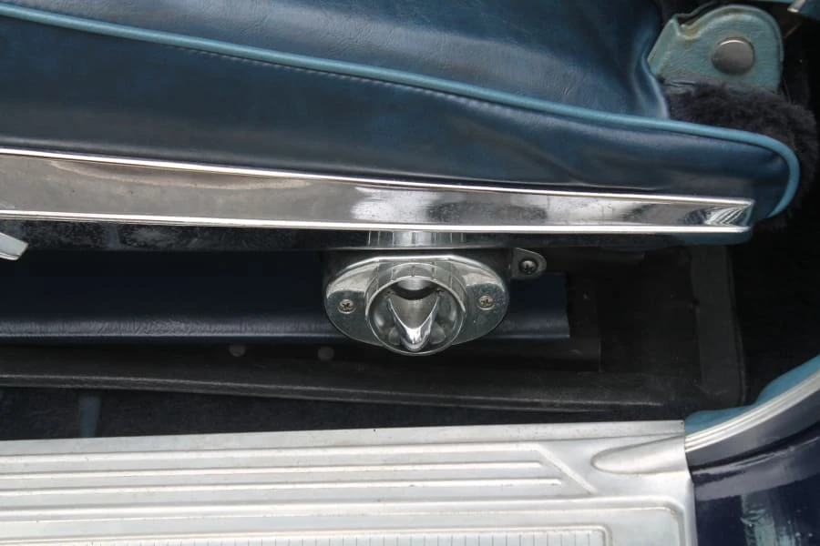 1960 Imperial LeBaron - Image 10 of 23