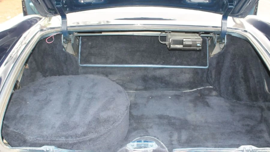 1960 Imperial LeBaron - Image 15 of 23