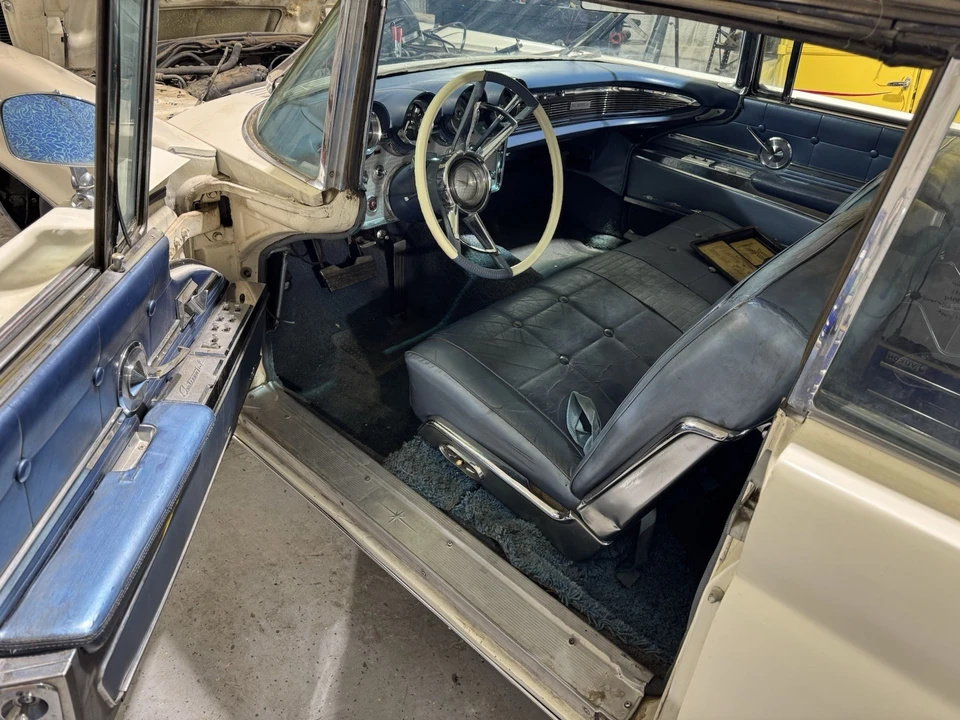 1960 Lincoln Continental 3rd Gen - Image 22 of 31