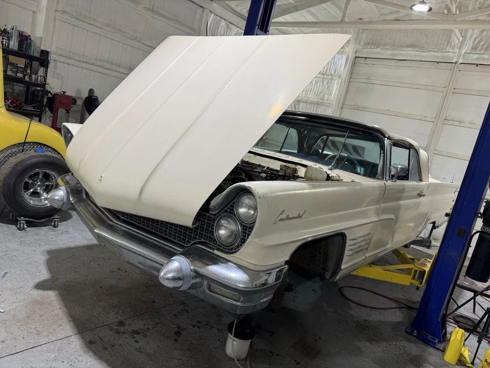1960 Lincoln Continental 3rd Gen - Image 14 of 31