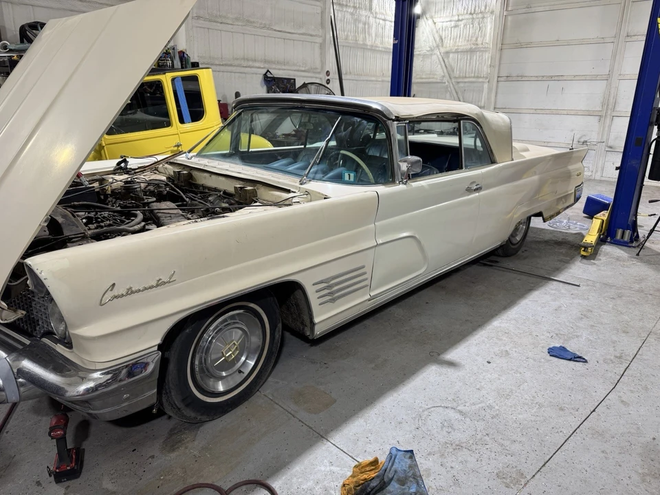 1960 Lincoln Continental 3rd Gen - Image 23 of 31