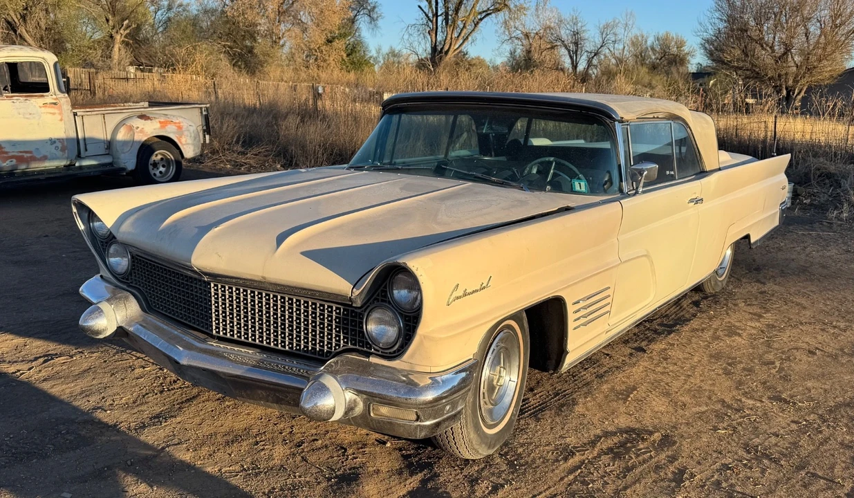 1960 Lincoln Continental 3rd Gen - Image 27 of 31