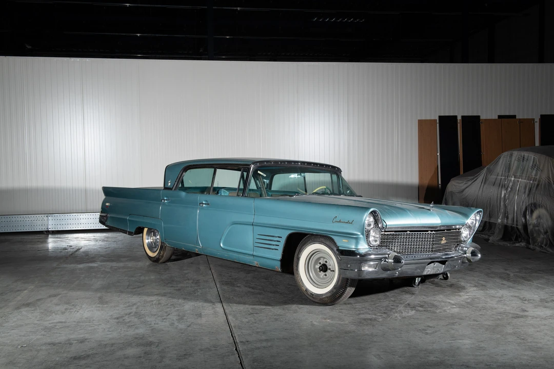 1960 Lincoln Continental 3rd Gen - Image 2 of 31